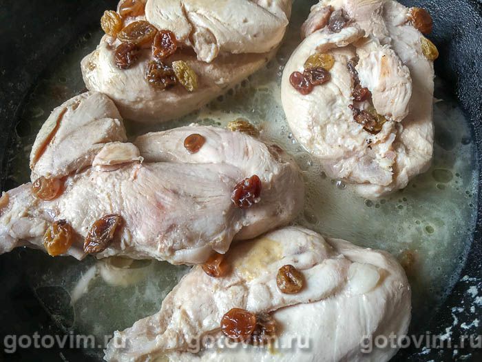 Фотографии рецепта Филе цыпленка в пиве с изюмом и горчице, 04 Филе цыпленка в пиве с изюмом и горчице, Шаг 04