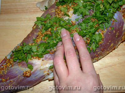 Баранья нога, запеченная с горчицей и зеленью Баранья нога, запеченная с горчицей и зеленью