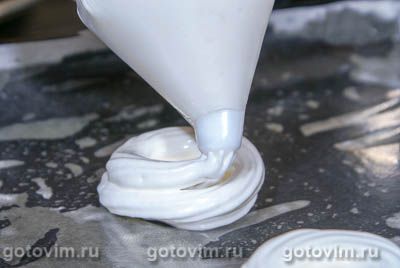 Безе с заварным кремом и смородиной Безе с заварным кремом и смородиной