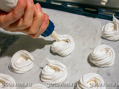 Безе с клубникой Безе с клубникой