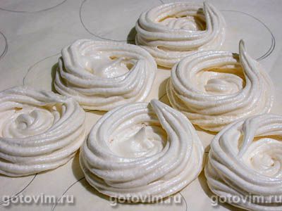 Безе с клубникой Безе с клубникой