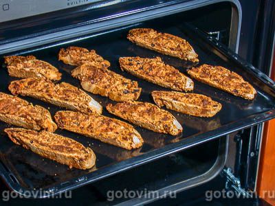 Рождественские бискотти с кусочками шоколада и изюмом Рождественские бискотти с кусочками шоколада и изюмом