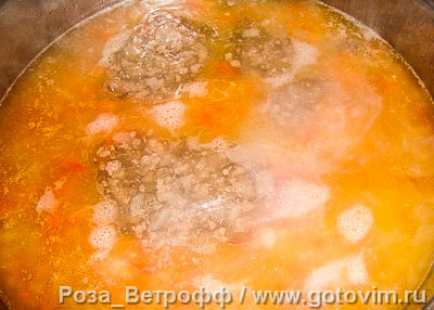 Фасолевый суп с перцем и помидорами
