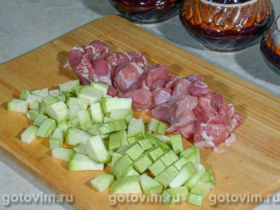 Мясо с грибами в горшочках