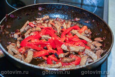 Макароны с говядиной и перцем