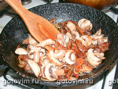 Азу с грибами и томатным соусом