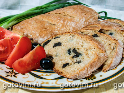 Хлеб с брынзой и маслинами