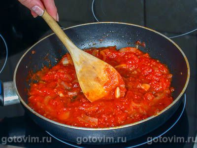 Кальцоне с пепперони и моцареллой