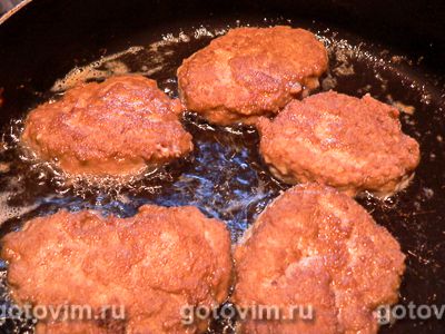 Куриные оладьи с жареным луком Куриные оладьи с жареным луком