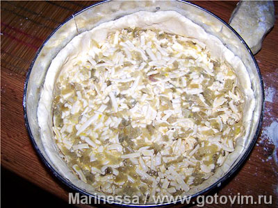 Луково-сырный закусочный пирог