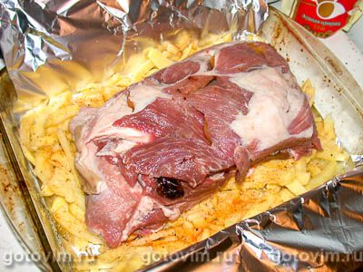 Мясо, запеченное с черносливом и курагой Мясо, запеченное с черносливом и курагой
