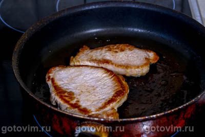 Свиные отбивные в соусе из лисичек Свиные отбивные в соусе из лисичек