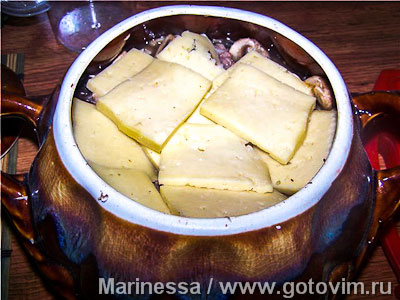 Мясо с грибами и сыром в горшочках Мясо с грибами и сыром в горшочках
