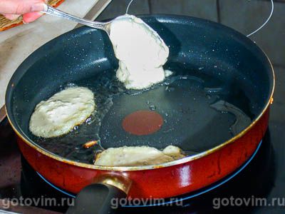 Творожные оладьи с грушами