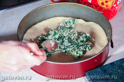 Пирог с брынзой и рукколой