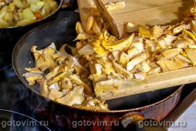 Песочный пирог с лисичками и сыром