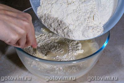 Пирожки с форелью и луком пореем