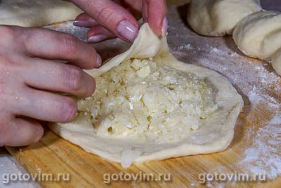 Треугольные пирожки с капустой Треугольные пирожки с капустой