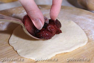 Пирожки с вишней Пирожки с вишней