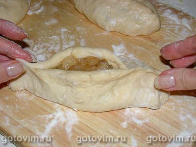 Пирожки из дрожжевого теста с яблоками Пирожки из дрожжевого теста с яблоками