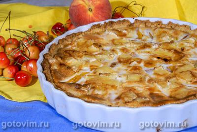 Пирог с персиками и бри