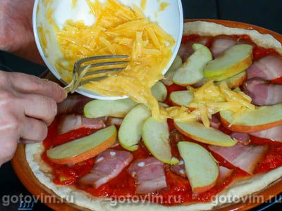 Пицца с ветчиной и яблоками Пицца с ветчиной и яблоками