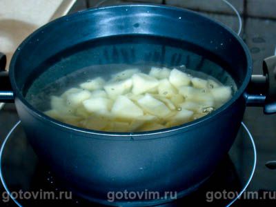 Тушеные овощи с колбасой и пивом