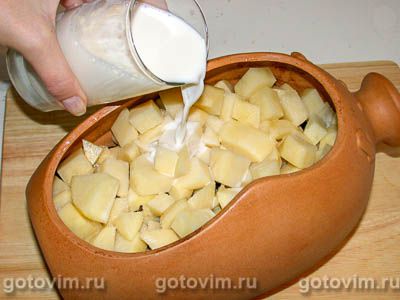 Жаркое из курицы с грибами (в горшочках)