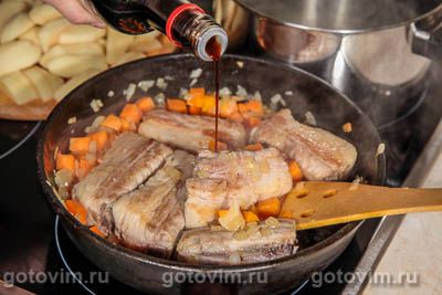 Ребрышки с овощами в горшочках