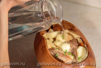 Ребрышки с овощами в горшочках