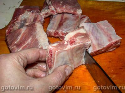 Свиные ребрышки в вине с томатным соусом Свиные ребрышки в вине с томатным соусом