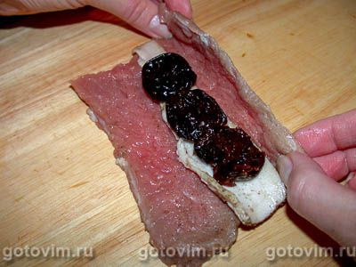 Мясные рулетики с черносливом Мясные рулетики с черносливом
