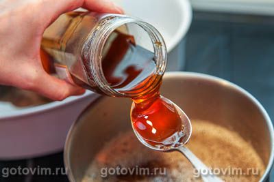 Рулька (голонка) в темном пиве Рулька (голонка) в темном пиве