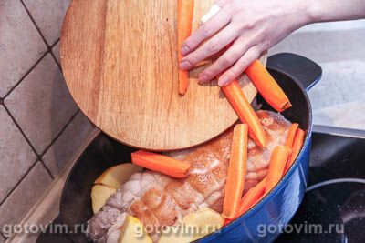 Рулет из корейки с айвой Рулет из корейки с айвой