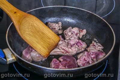 Рулет из кролика с грибами и печенью