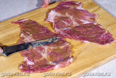 Мясные рулетики с маринованными огурцами и салом Мясные рулетики с маринованными огурцами и салом
