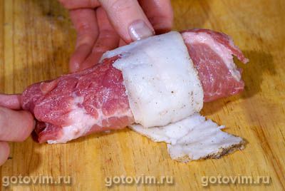 Мясные рулетики с маринованными огурцами и салом Мясные рулетики с маринованными огурцами и салом