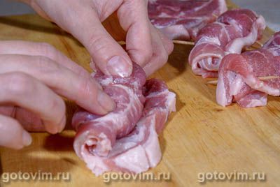 Мясные рулетики в арахисовой панировке