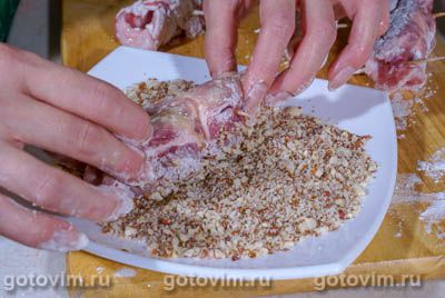 Мясные рулетики в арахисовой панировке