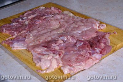 Куриный рулет с шалфеем и хлебной начинкой Куриный рулет с шалфеем и хлебной начинкой
