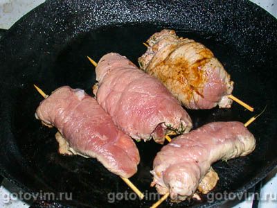 Мясные рулетики с ореховой начинкой Мясные рулетики с ореховой начинкой