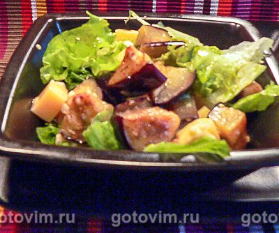 Теплый салат из баклажанов с сыром