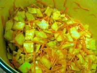 Постный салат из кальмаров с капустой