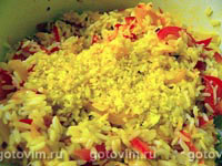 Салат из куриной грудки с маринованным перцем и рисом
