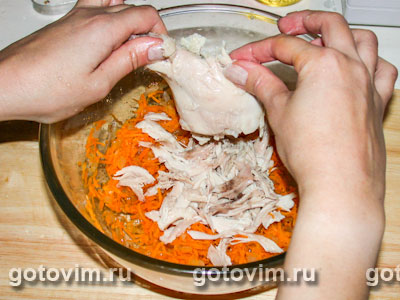 Салат из моркови с курицей