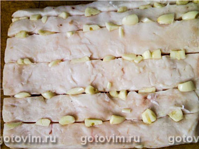Сало с чесноком (рулет) Сало с чесноком (рулет)
