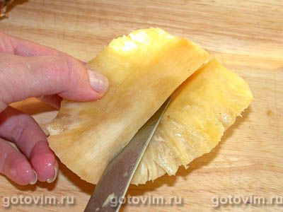Фруктовый салат в ананасе