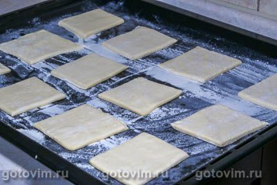 Слойки с фетой и помидорами Слойки с фетой и помидорами