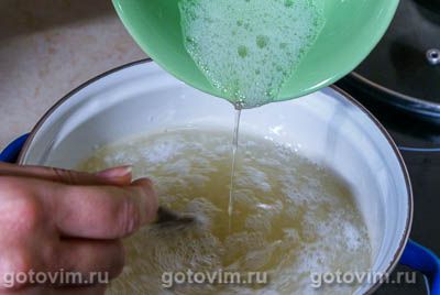 Куриный бульон с зелеными клецками Куриный бульон с зелеными клецками
