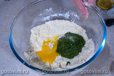 Куриный бульон с зелеными клецками Куриный бульон с зелеными клецками